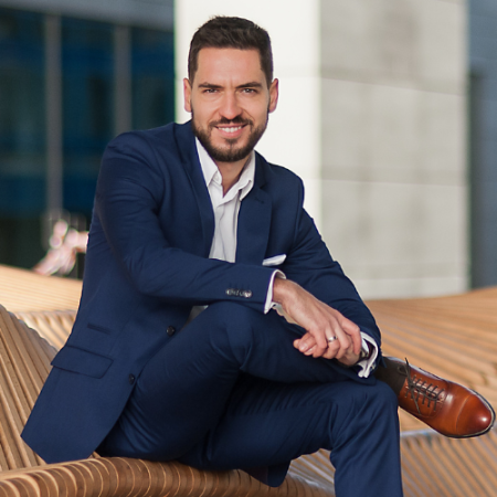 Simple Clean Phone Mockup Season Discount Instagram Post (2048 x 1080 px) (Logo) (3)